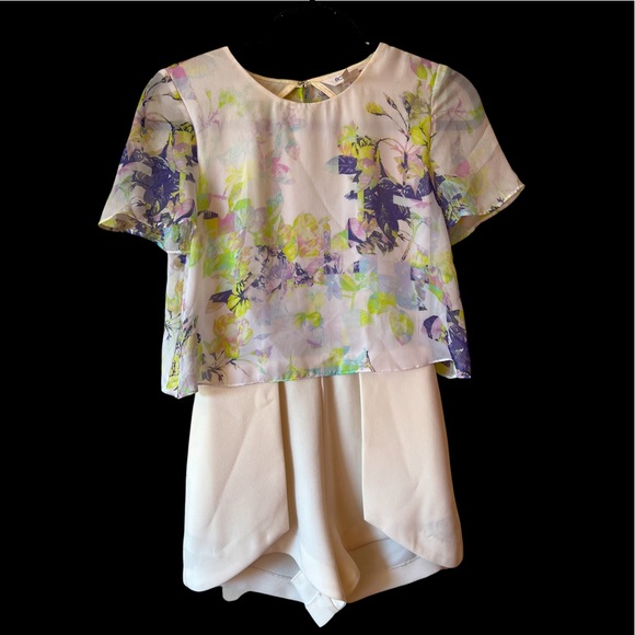 BCBG beautiful romper with open back - Picture 1 of 2